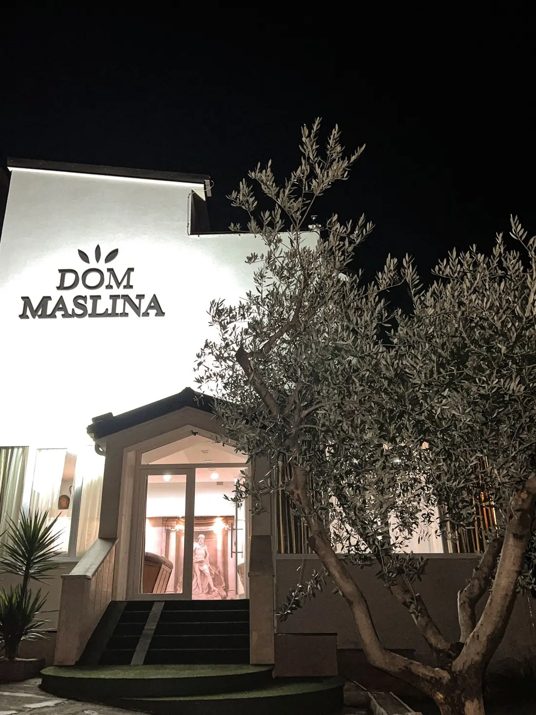 Ulaz u Dom Maslina u Podstrani